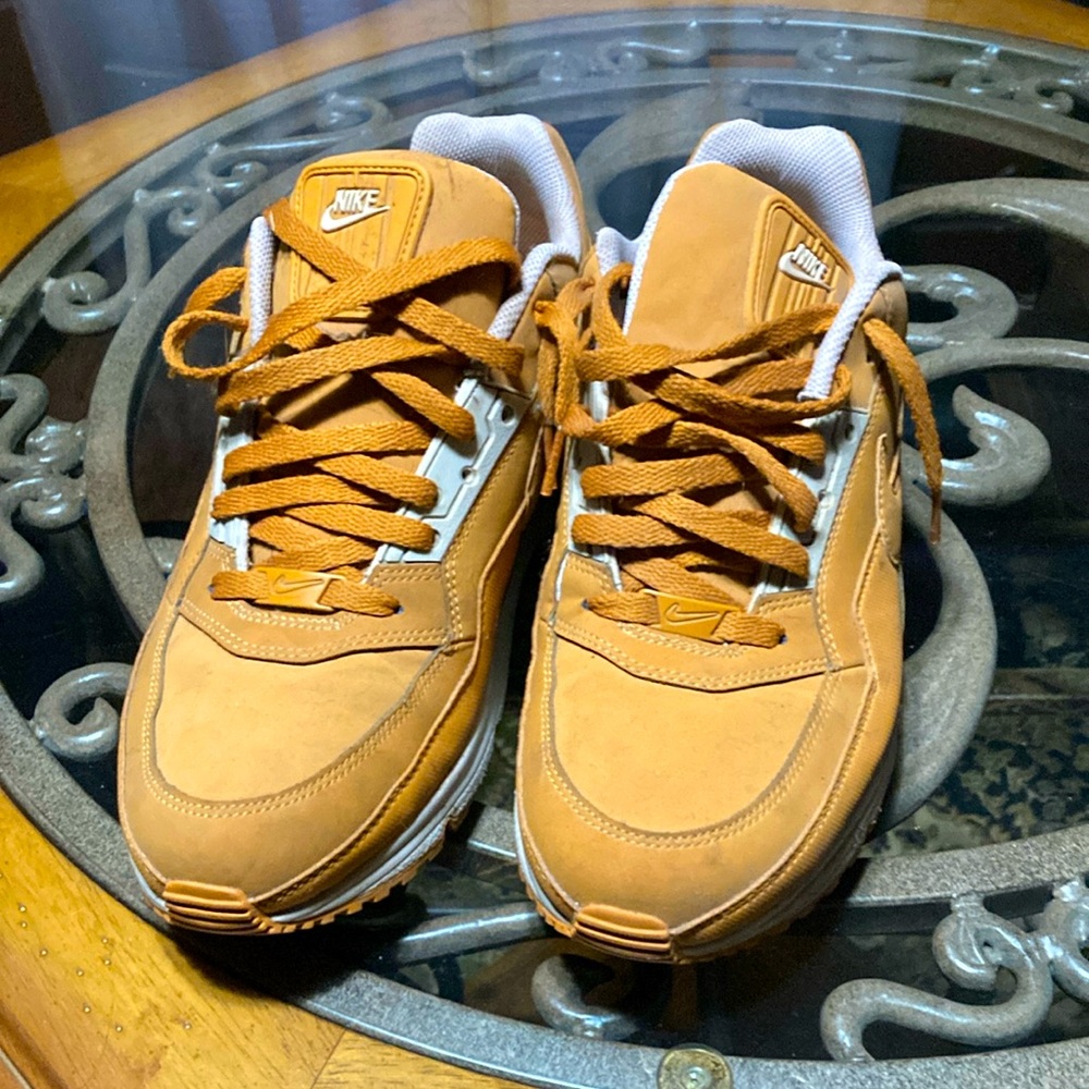 Men’s Nike Air Max
Gold, Size 12
Very Good Condition